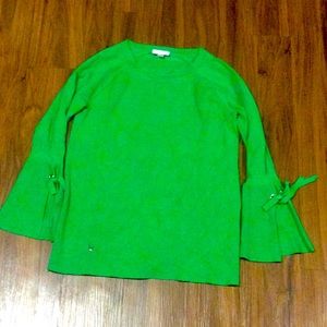 Beautiful size 8 green sweater with tied sleeves, Christmas, like new